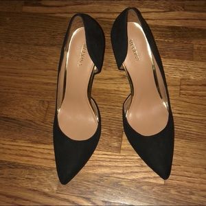Black pointed toe heels